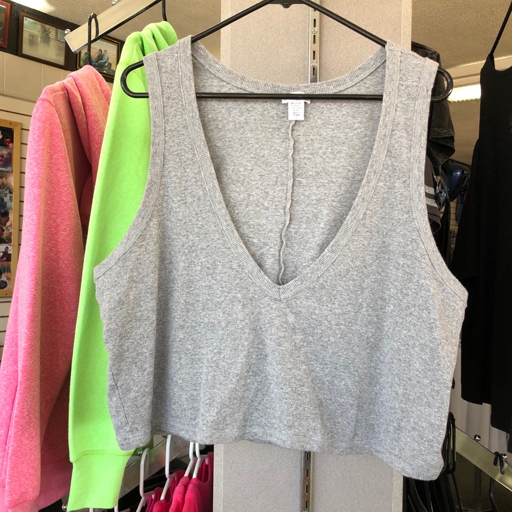 Grey cropped sleeveless sweater. Cotton. Comfy.